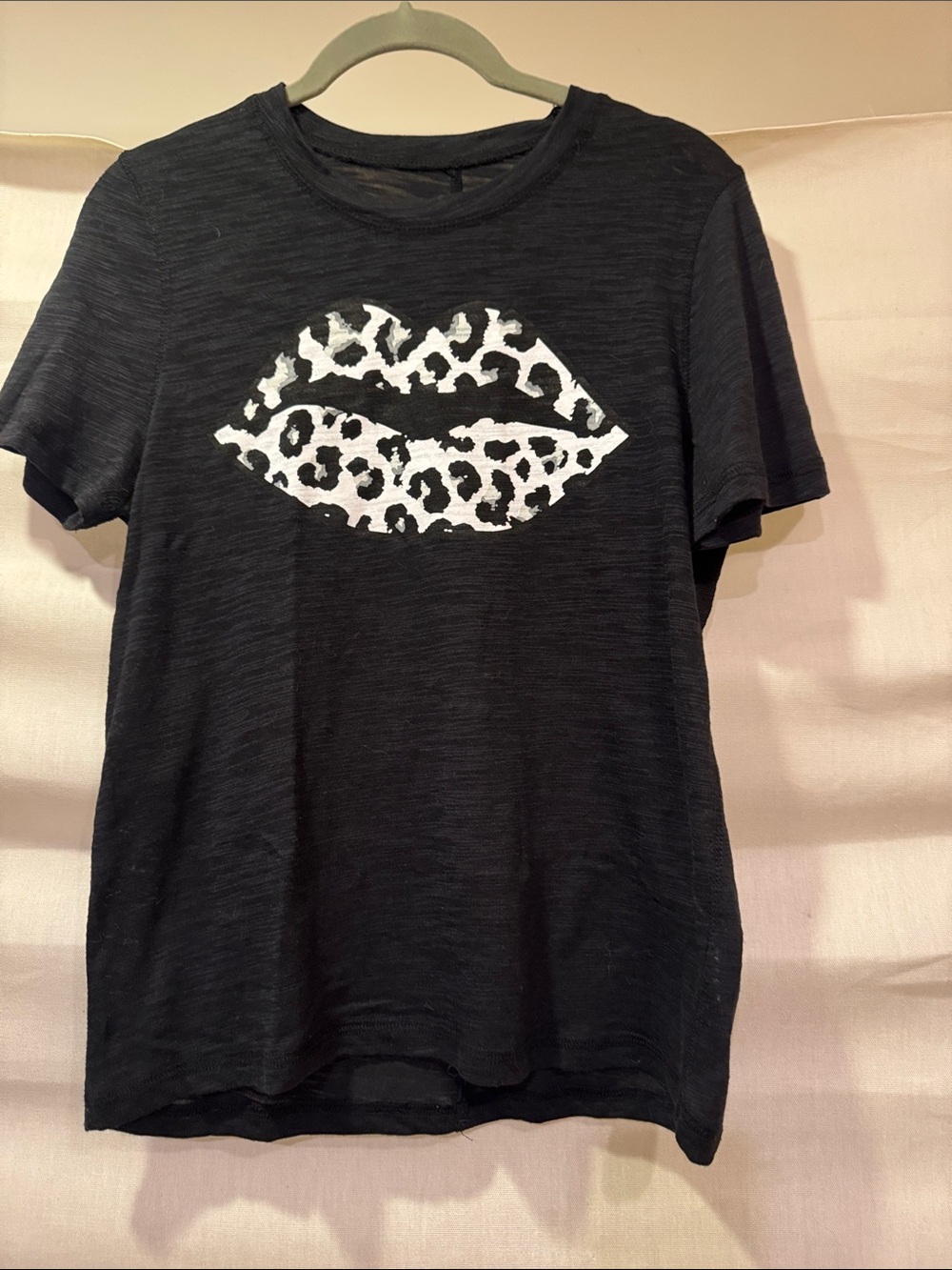 CHASER Black Short Sleeve Tee with White Leopard Lip Graphic Size S